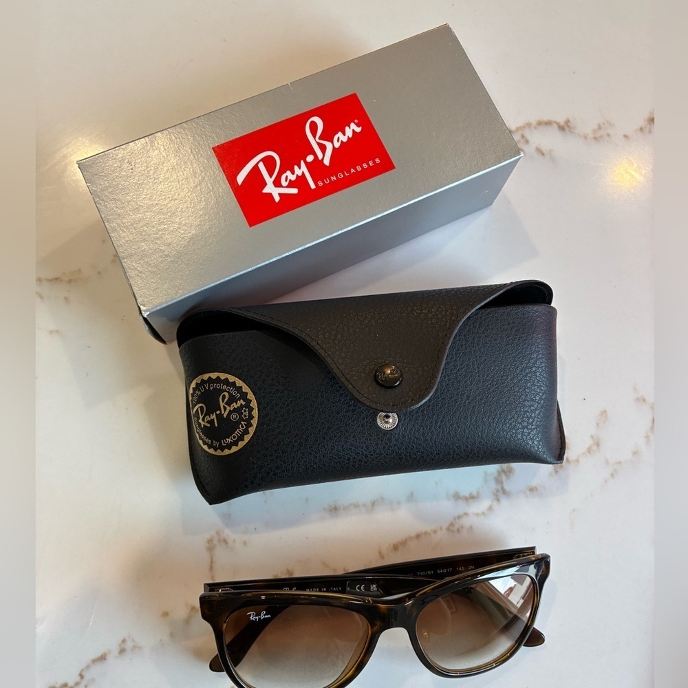 Ray-Ban Wayfarer Classic Sunglasses Nwt